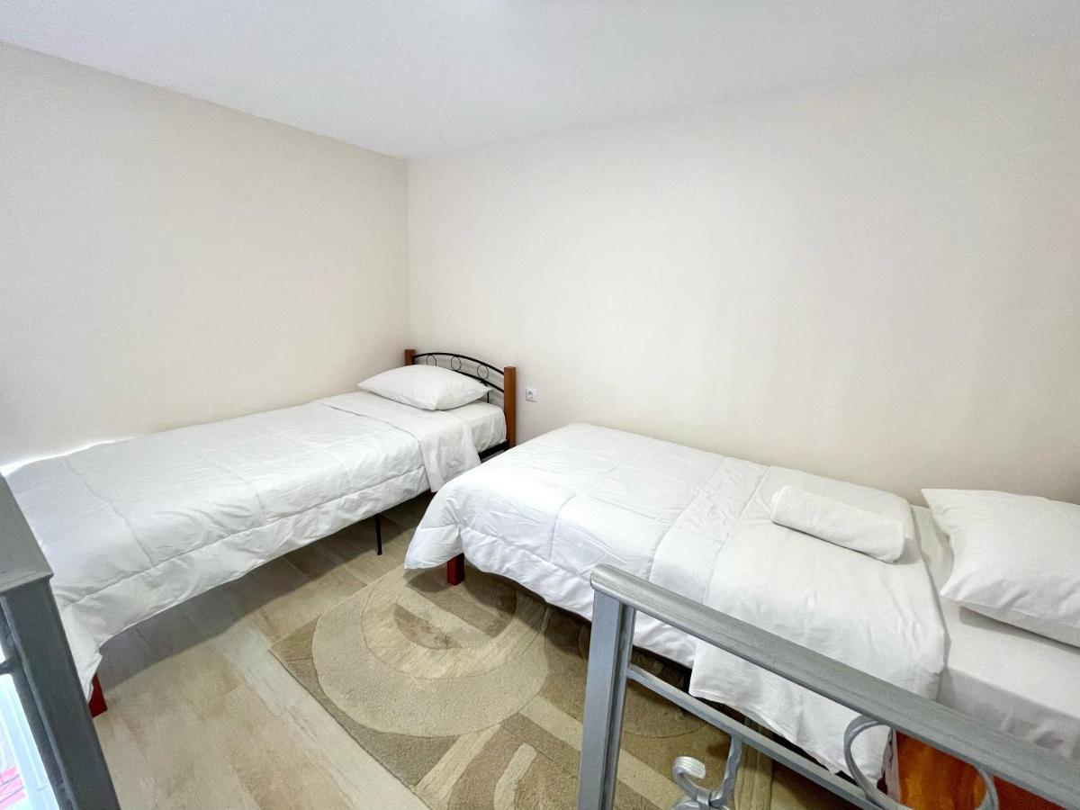 Xenias Rooms Apartments Koróni Extérieur photo