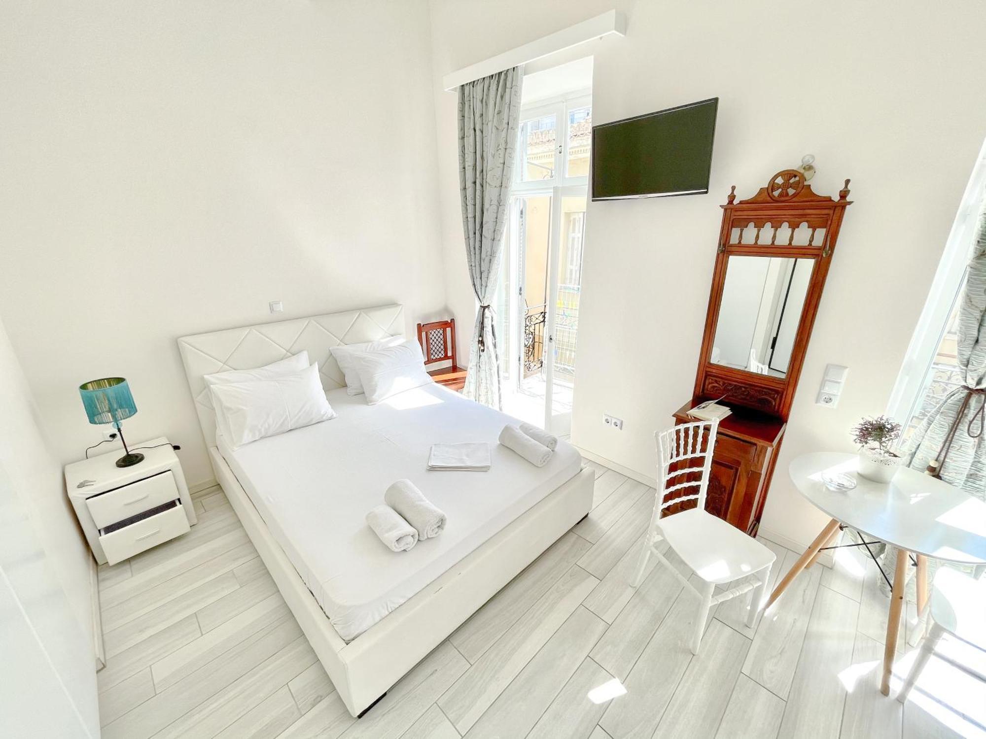 Xenias Rooms Apartments Koróni Extérieur photo