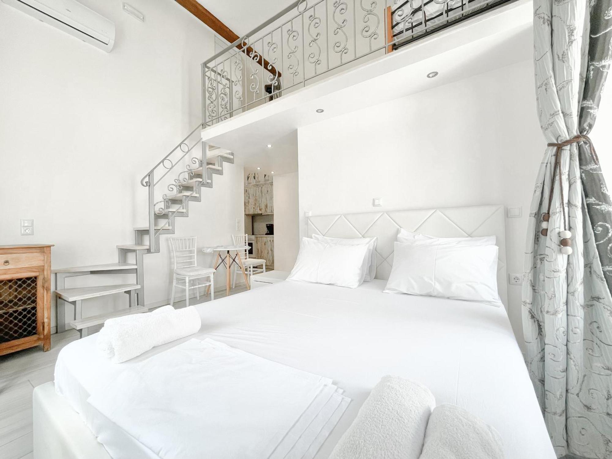 Xenias Rooms Apartments Koróni Extérieur photo